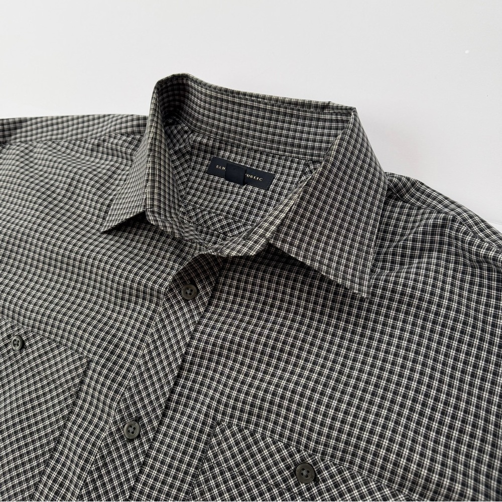 Men’s Banana Republic Long Sleeve Shirt
Size XL (17-17 1/2 neck) - Picture 2 of 8